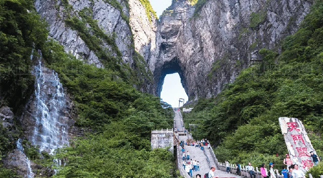 tianmen mountain the road to the gate of heaven